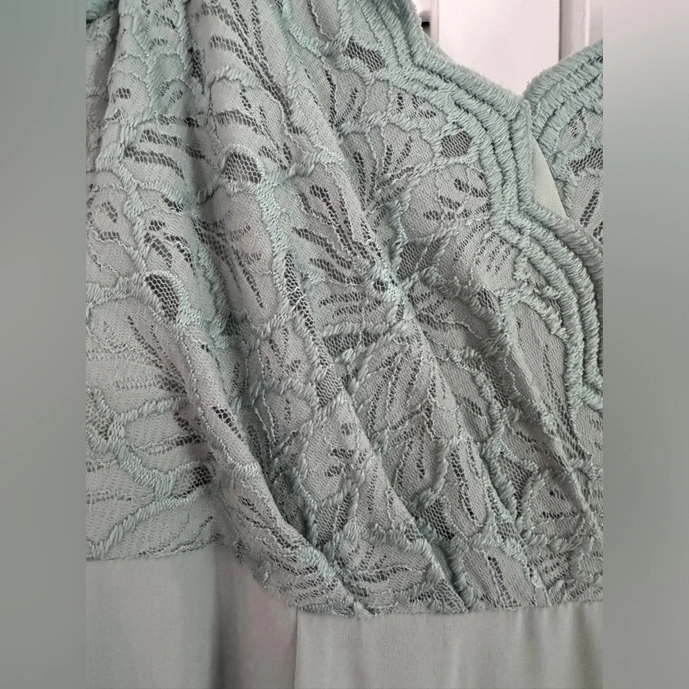 David’s bridal Bridesmaids dress size 4 Sage green - Picture 5 of 9